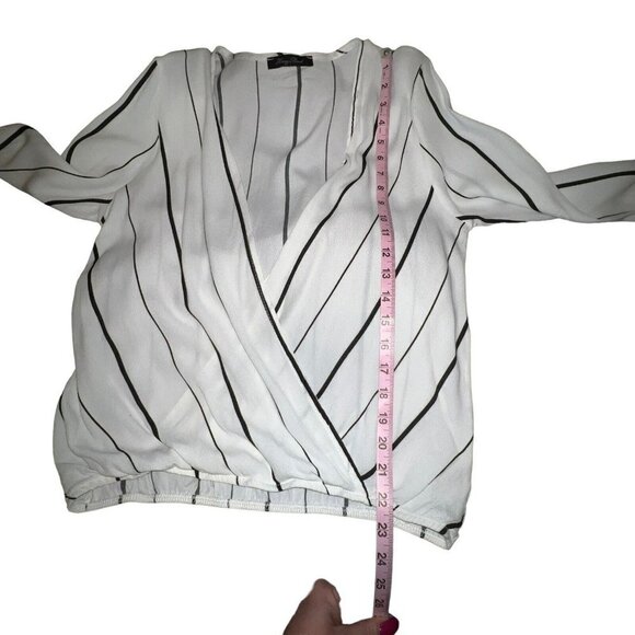 HONEY PUNCH WOMEN WHITE BLACK STRIPED WRAP BLOUSE STYLE T1758C SIZE SMALL V NECK - Picture 5 of 9